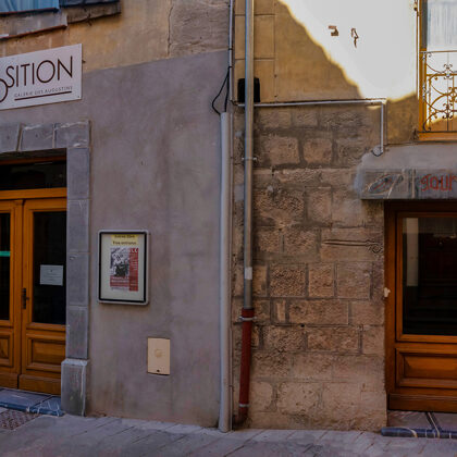 A l'entrée de la rue Papon se trouvent la Galerie des Augustins et l'ancien four communal