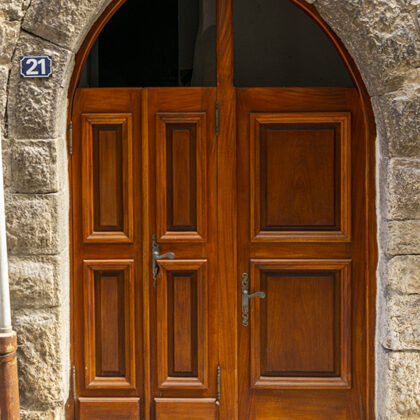 pierres de voûte au-dessus de la porte