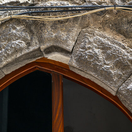 détail des pierres de voûte désajustées