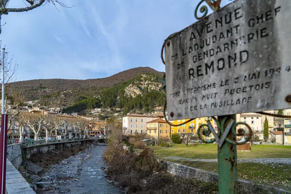 la Roudoule est la rivière qui traverse le village