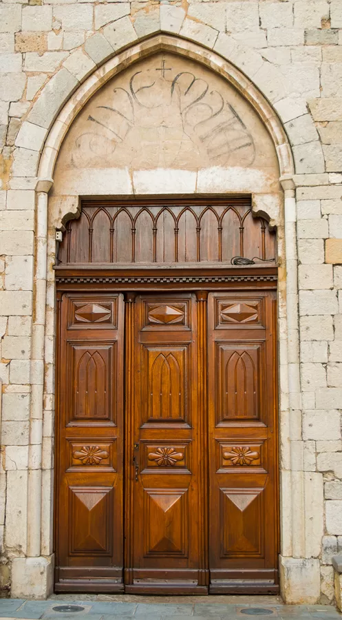 La porte principale de l'église