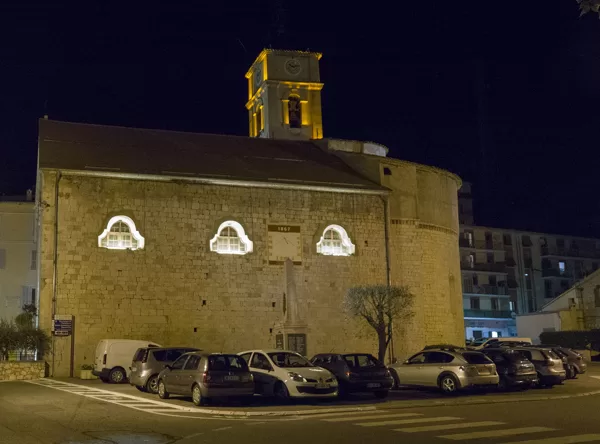 l'église de nuit