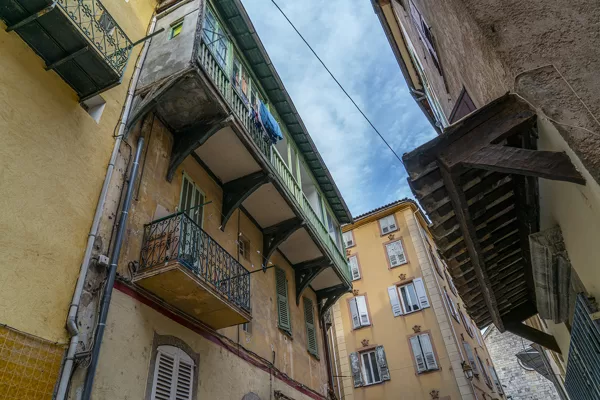balcon surpombant la rue du 4 septembre