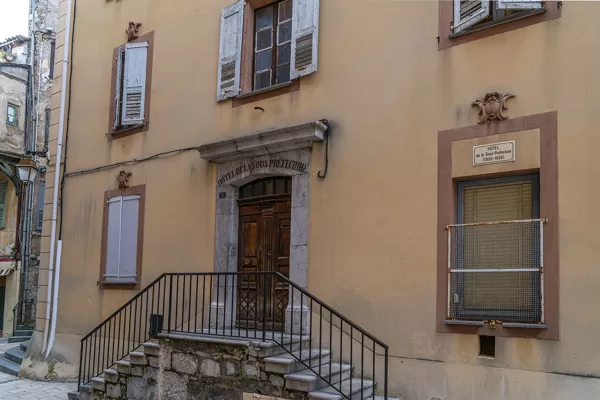 entrée de la maison de l'ancienne préfecture