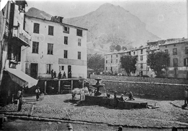 La place de la fontaine vers 1900