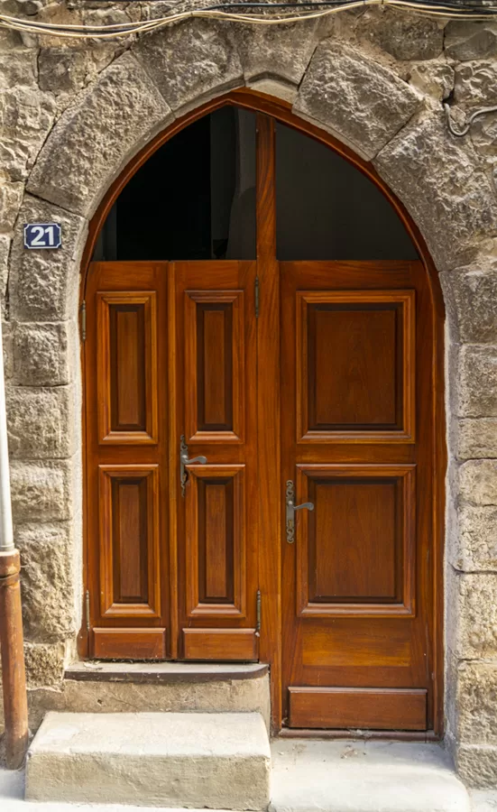 pierres de voûte au-dessus de la porte