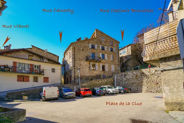 La place de la clue et les rues qui y mènent