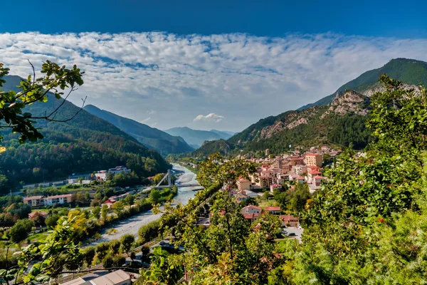 vue dominant la ville à partir du sentier bordant les oliveraies, à l'ouest