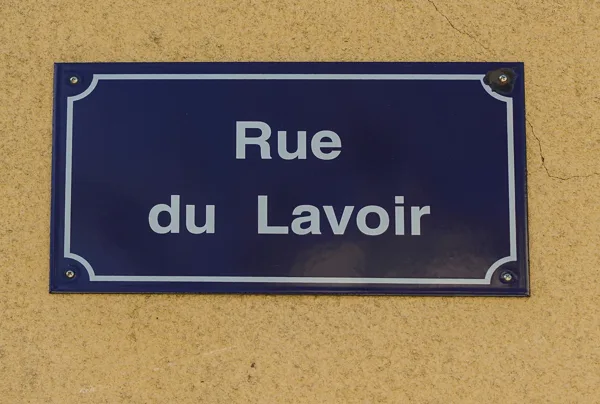 rue donnant sur la palace de l'église
