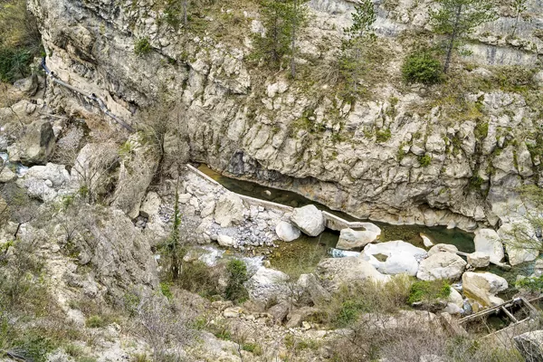 suite du canal longeant la Roudoule sur sa rive ouest
