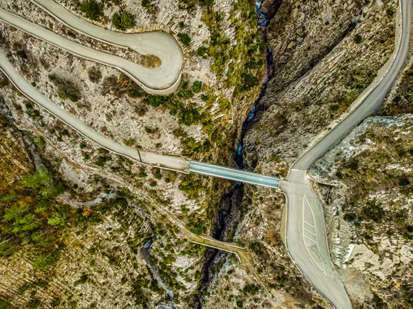 Vue aérienne de deux des ponts et du canyon de la Roudoule